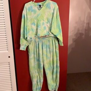 Tie dye cropped sweat outfit